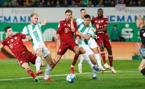 Diez jugadores El Bayern gana a domicilio 3-1 al Fürth