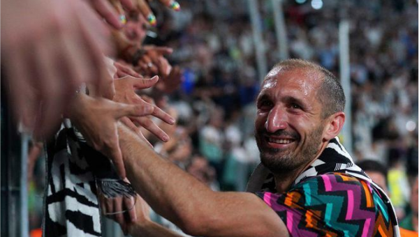 ¡Aplausos!, Chiellini se despidió oficialmente de la Juventus, Dybala lloró