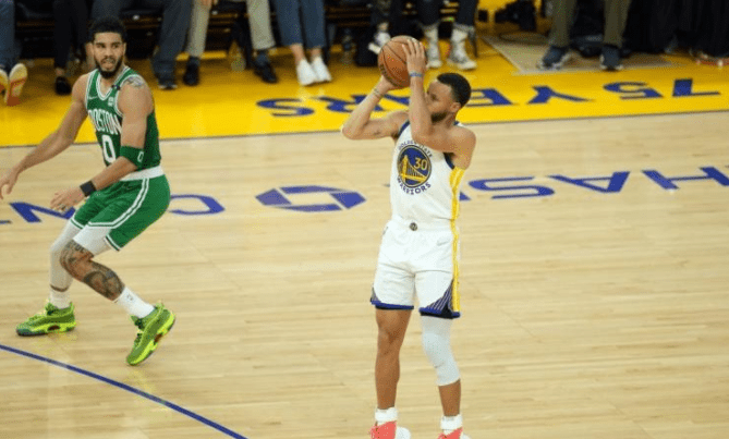 Encuesta de la nueva temporada: quién saldrá corriendo del Este y del Oeste y ganará el campeonato: los Clippers son los más optimistas acerca de ganar el campeonato, los Warriors solo tienen 2 votos