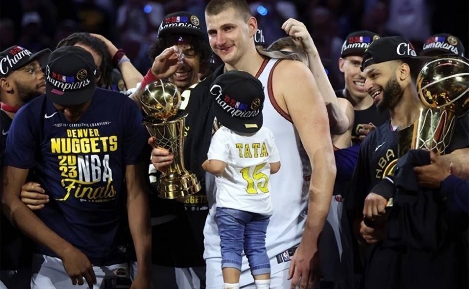 Jokic ganó el campeonato + FMVP, valorado en 270 millones en 5 años, con un salario anual de 46,9 millones de dólares la próxima temporada