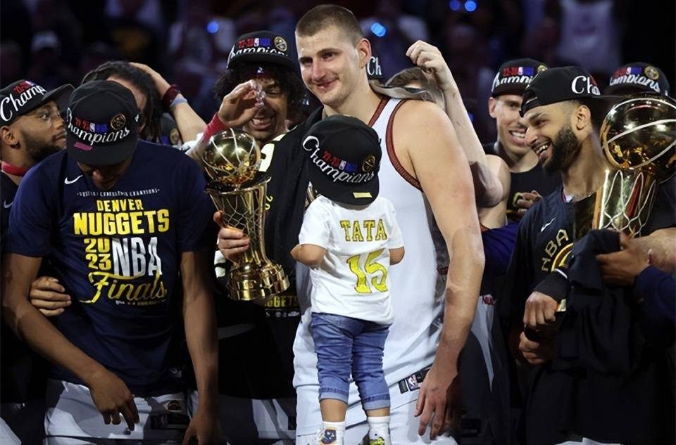 Jokic ganó el campeonato + FMVP, valorado en 270 millones en 5 años, con un salario anual de 46,9 millones de dólares la próxima temporada