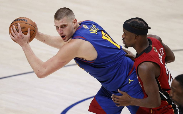 Daily Star-Subestimado Jokic venció al Heat, su primer show fue la final del triple-doble y se convirtió en un show personal